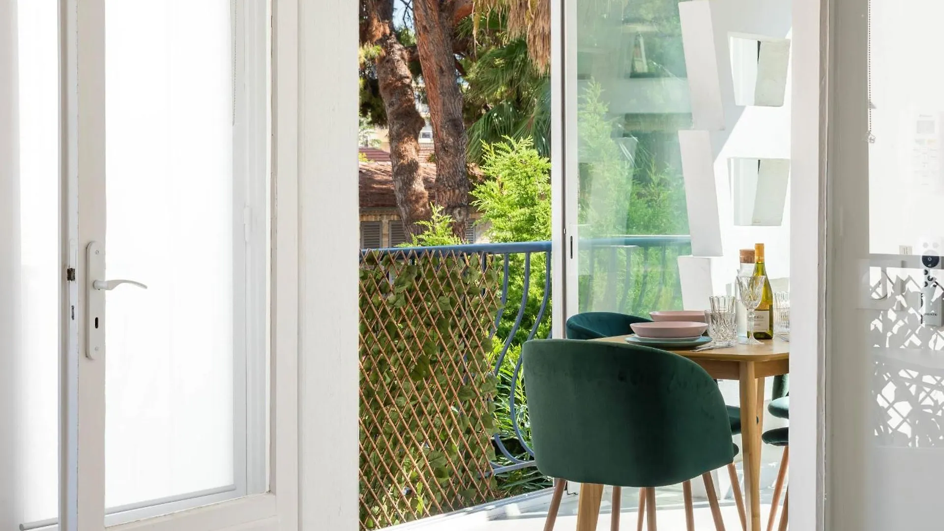 Bright 1-Br Apartment Walk To The Beach Cannes France