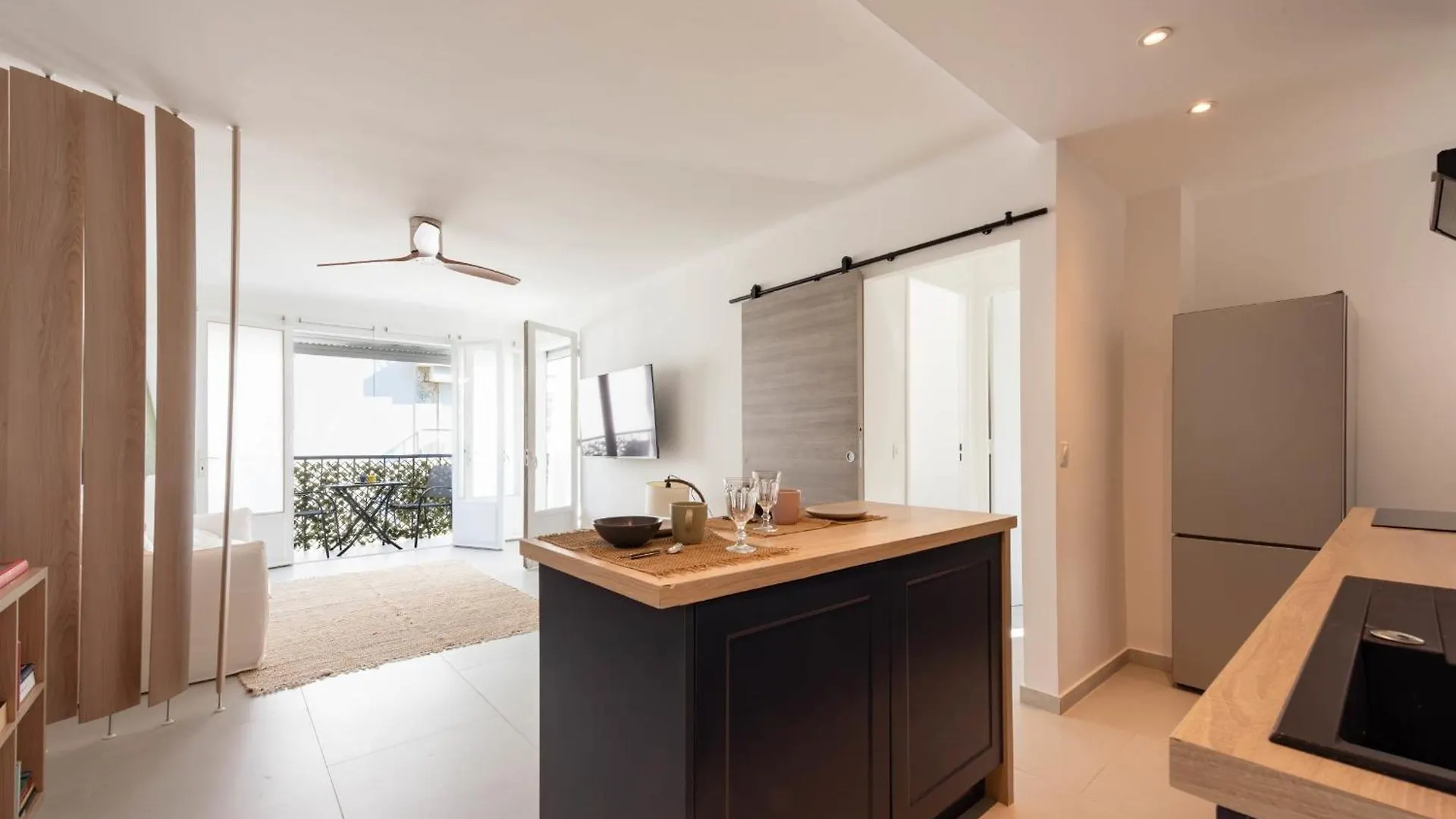 Bright 1-Br Apartment Walk To The Beach Cannes France