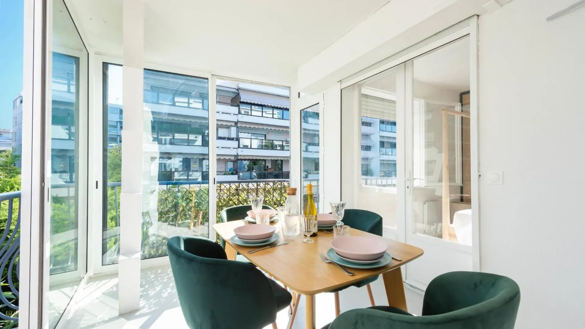 Bright 1-Br Apartment Walk To The Beach Cannes 0*,  France